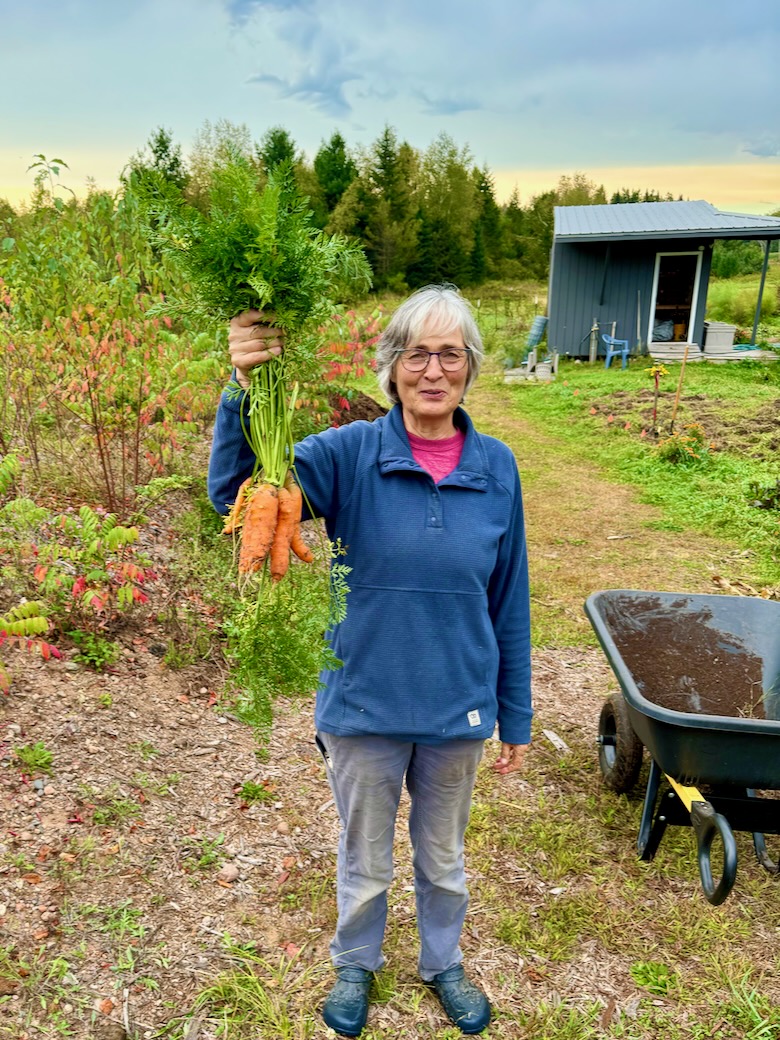 2 Dera 2024 - Susanne with carrots.jpeg