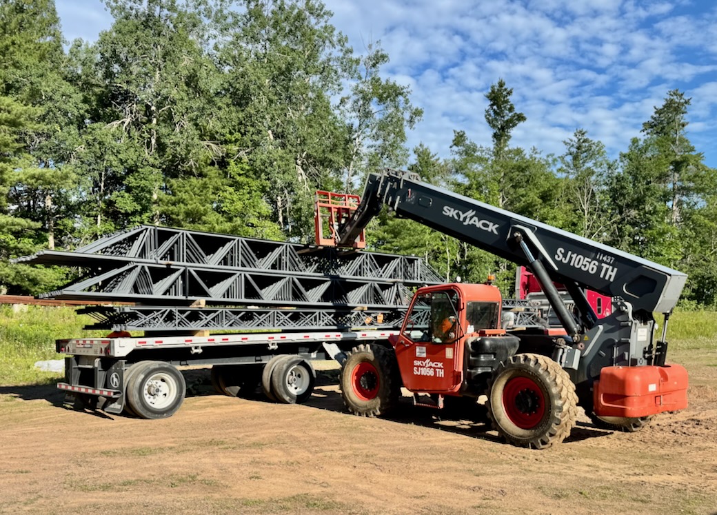 3 Dera 2025 - steel delivered on hill (2).jpeg