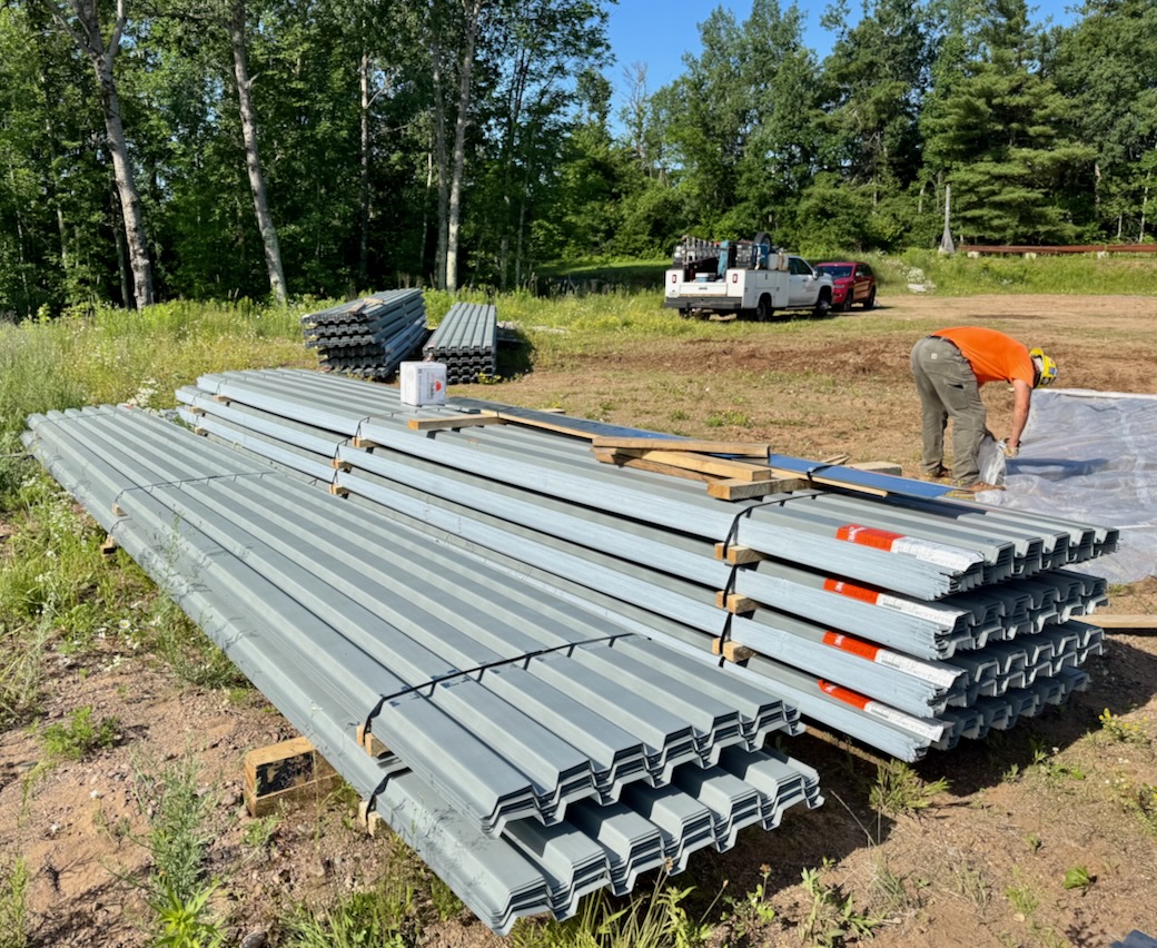 6 Dera 2025 - steel delivered on hill (6).jpeg